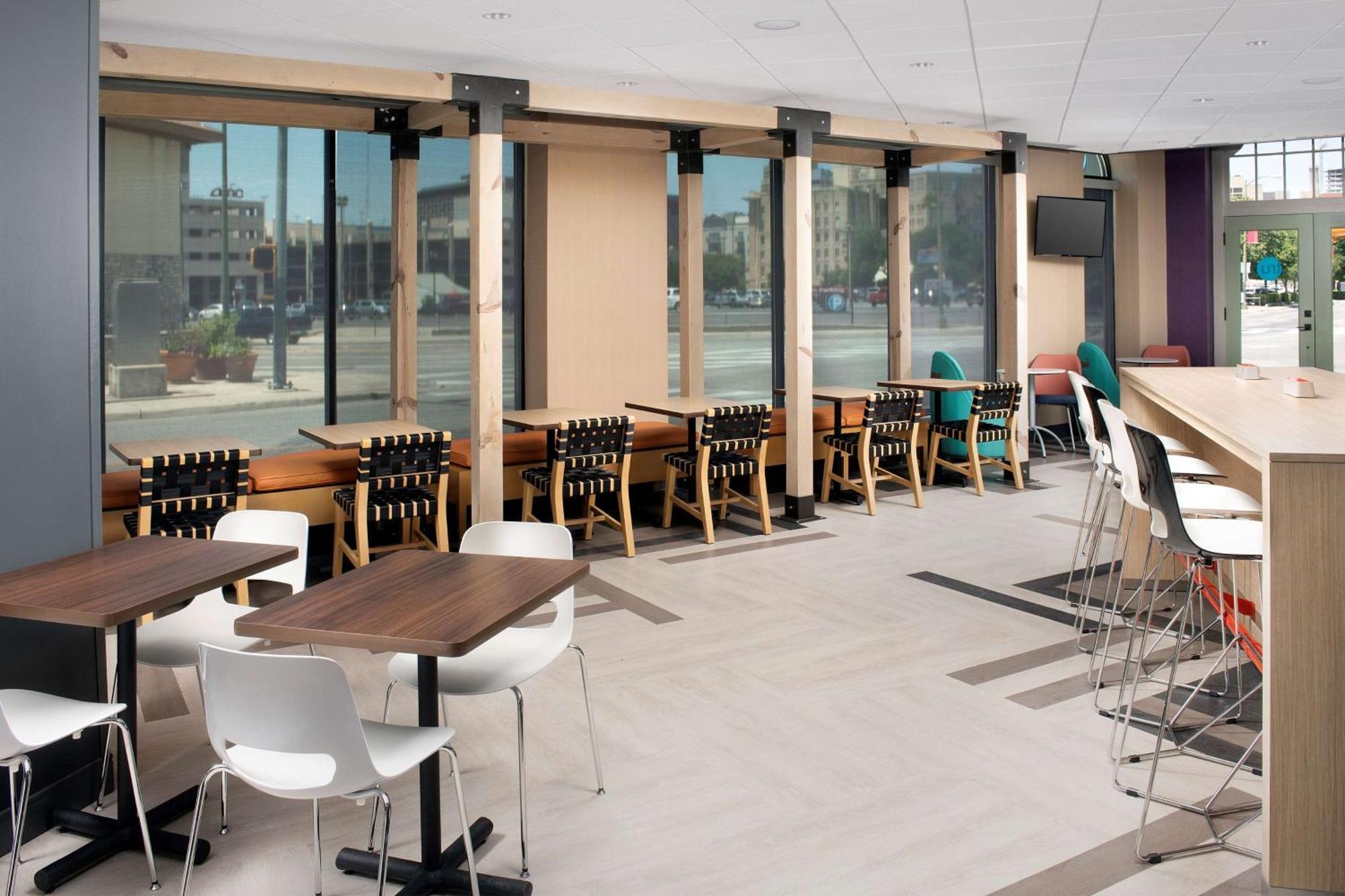 Tru By Hilton San Antonio Downtown Riverwalk Exterior photo